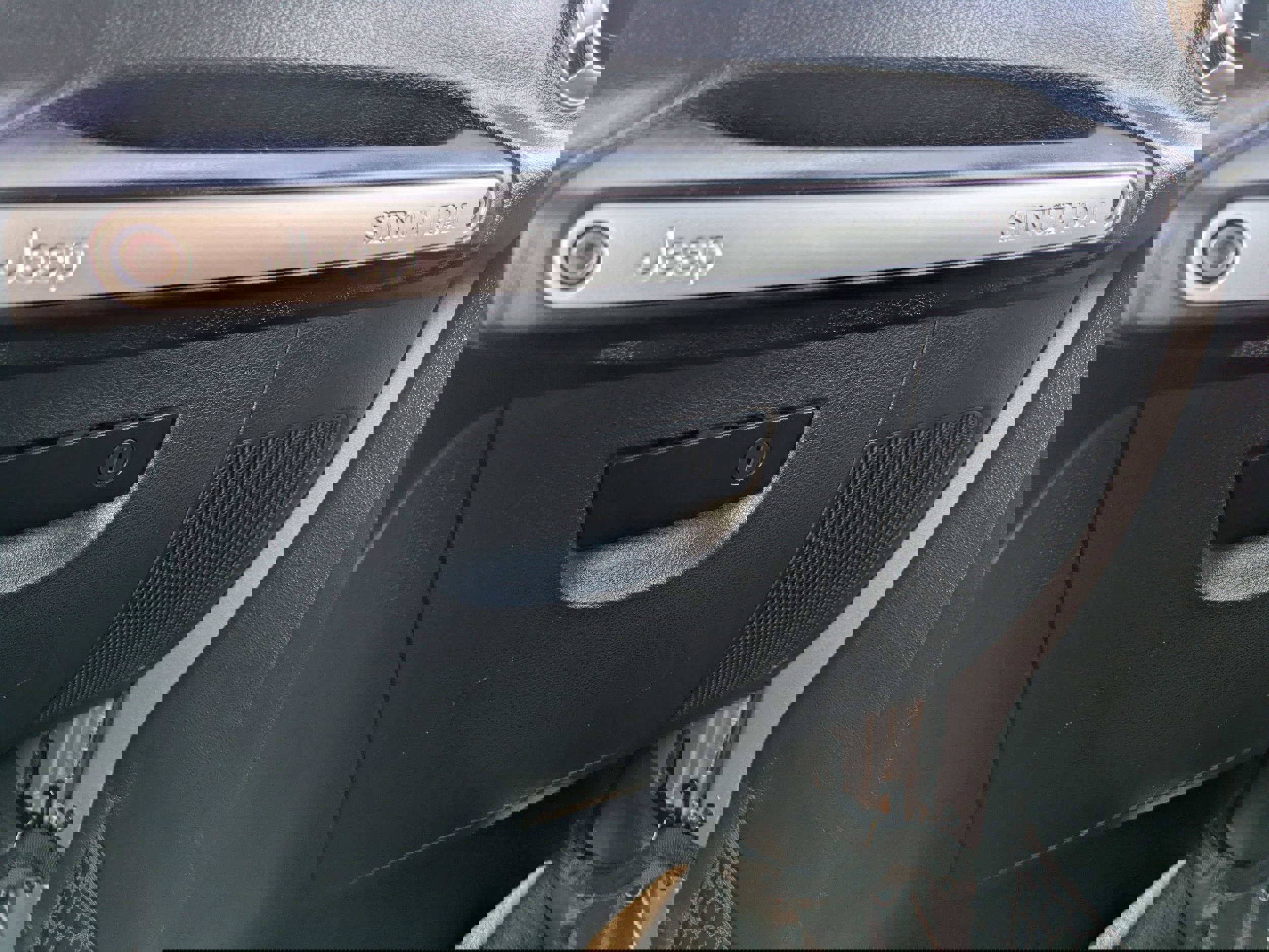 Used 2017 Jeep Wrangler Unlimited Rubicon w/ Connectivity Group image 29