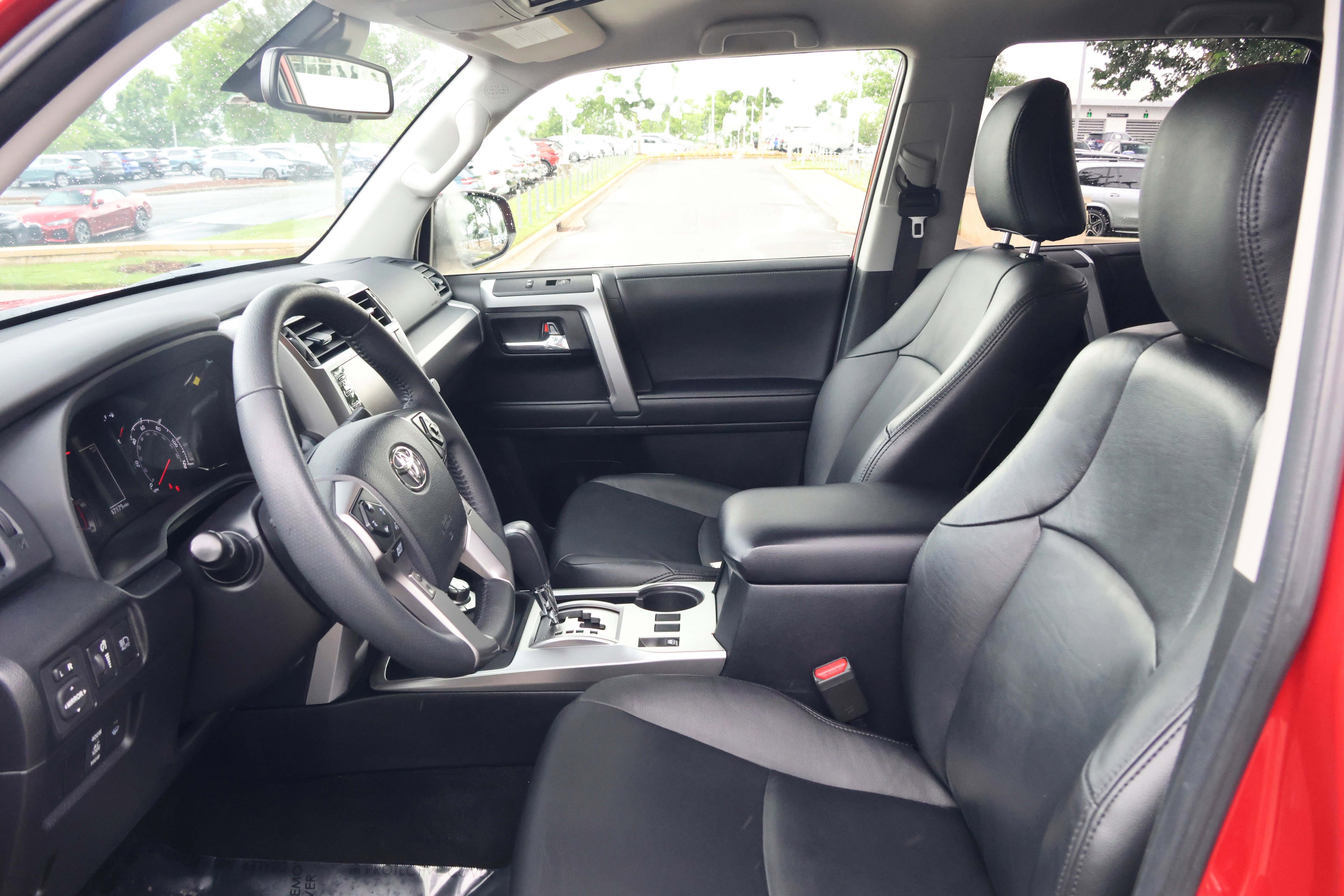 Used 2022 Toyota 4Runner SR5 AWD/4WD image 33