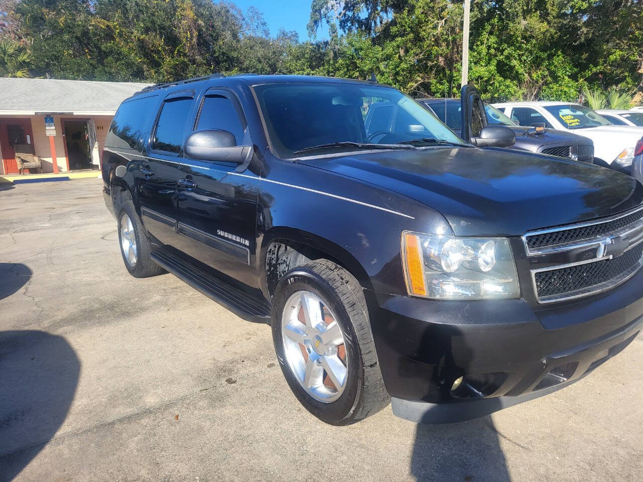 Used 2012 Chevrolet Suburban LT RWD image 5