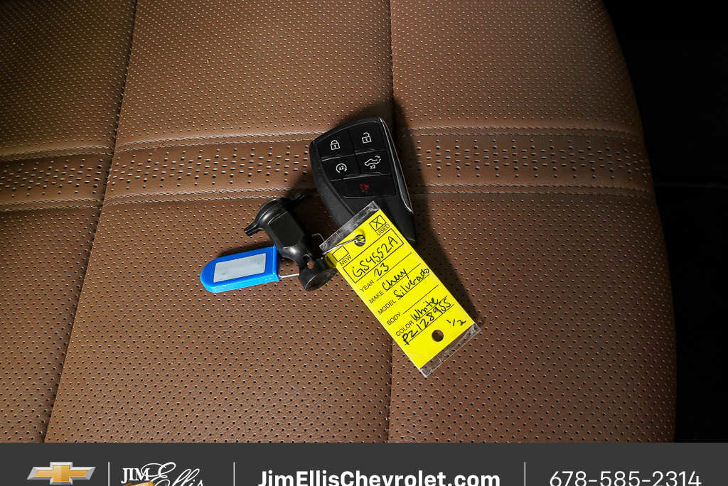 Used 2023 Chevrolet Silverado 1500 High Country w/ High Country Premium Package AWD/4WD image 25