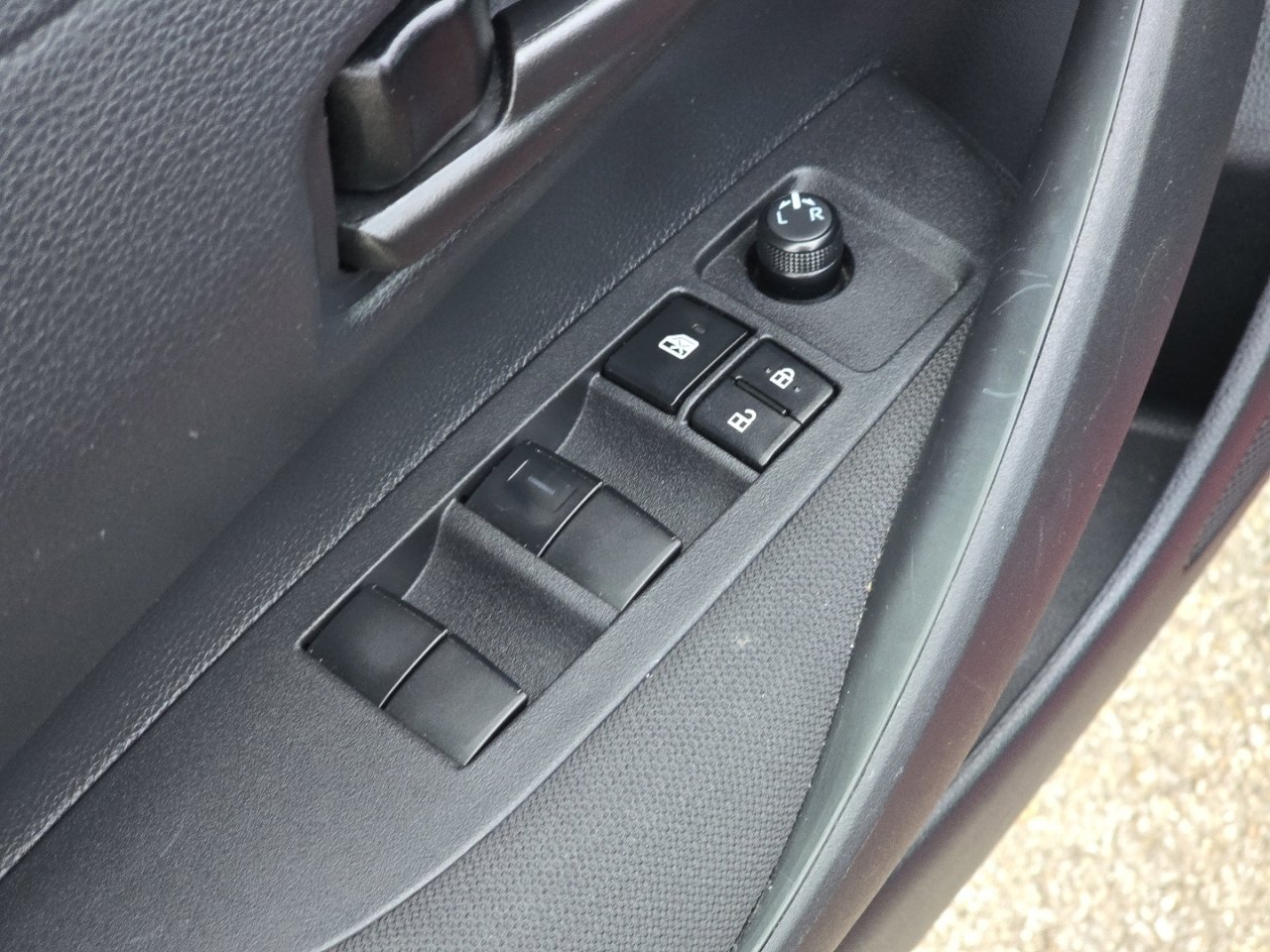 Used 2025 Toyota Corolla LE image 13