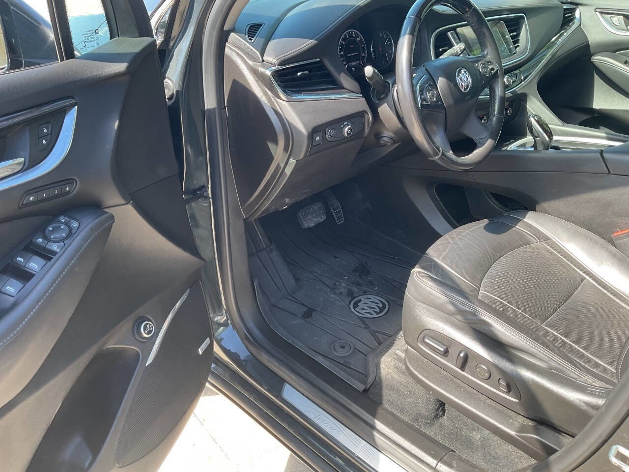 Used 2021 Buick Enclave Avenir w/ Avenir Technology Package FWD image 18