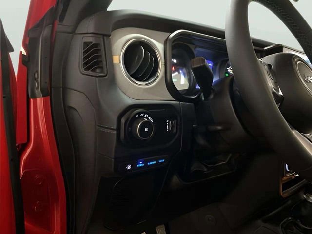 Used 2025 Jeep Wrangler Unlimited Sahara w/ Safety Group image 36