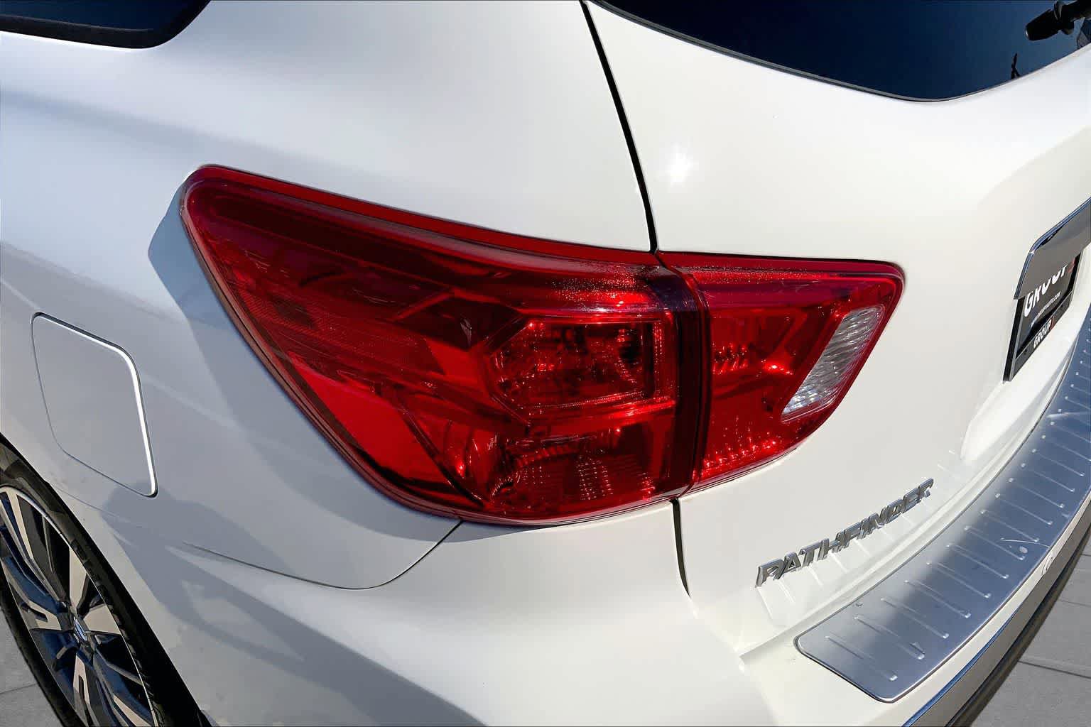 Used 2020 Nissan Pathfinder S FWD image 27