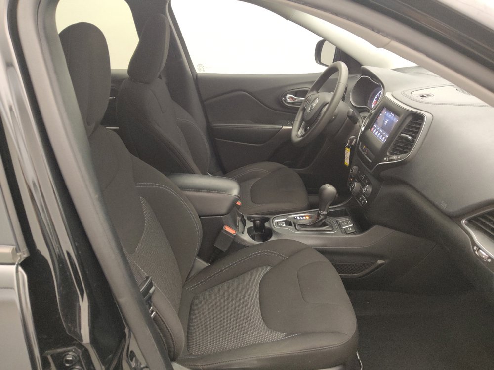 Used 2020 Jeep Cherokee Latitude FWD image 21