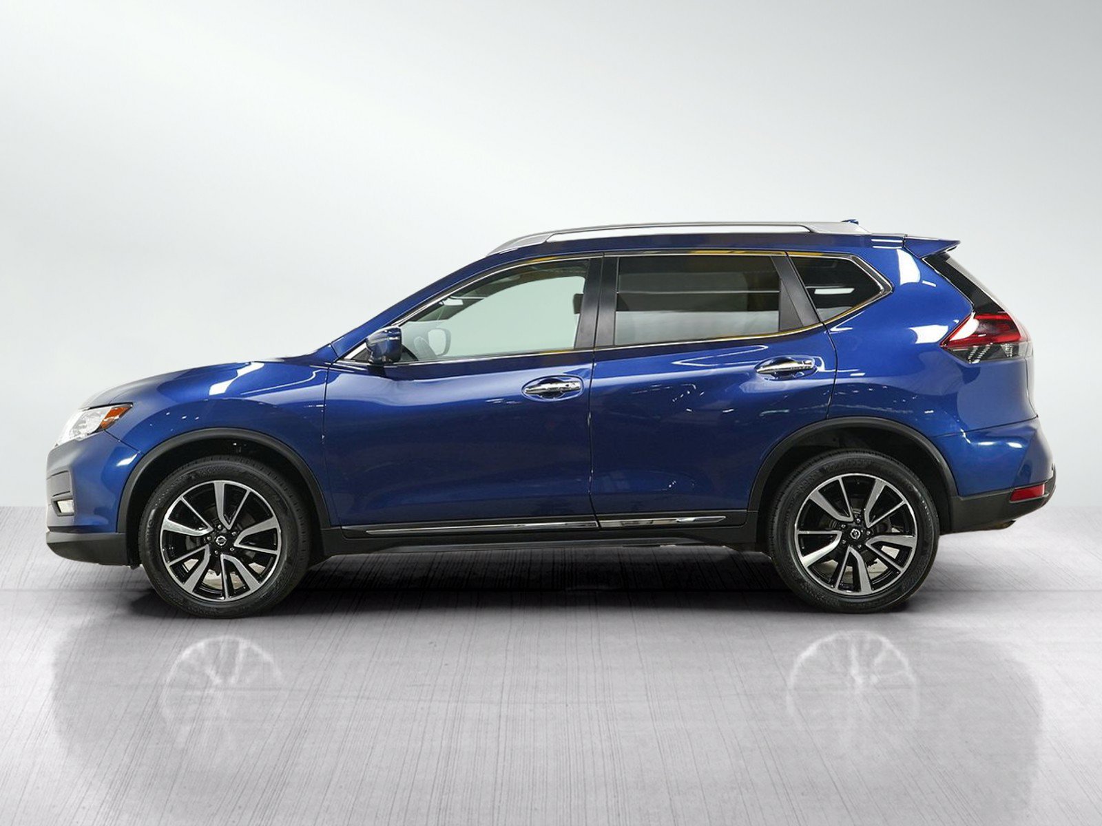 Used 2019 Nissan Rogue SL w/ Premium Package AWD/4WD image 2