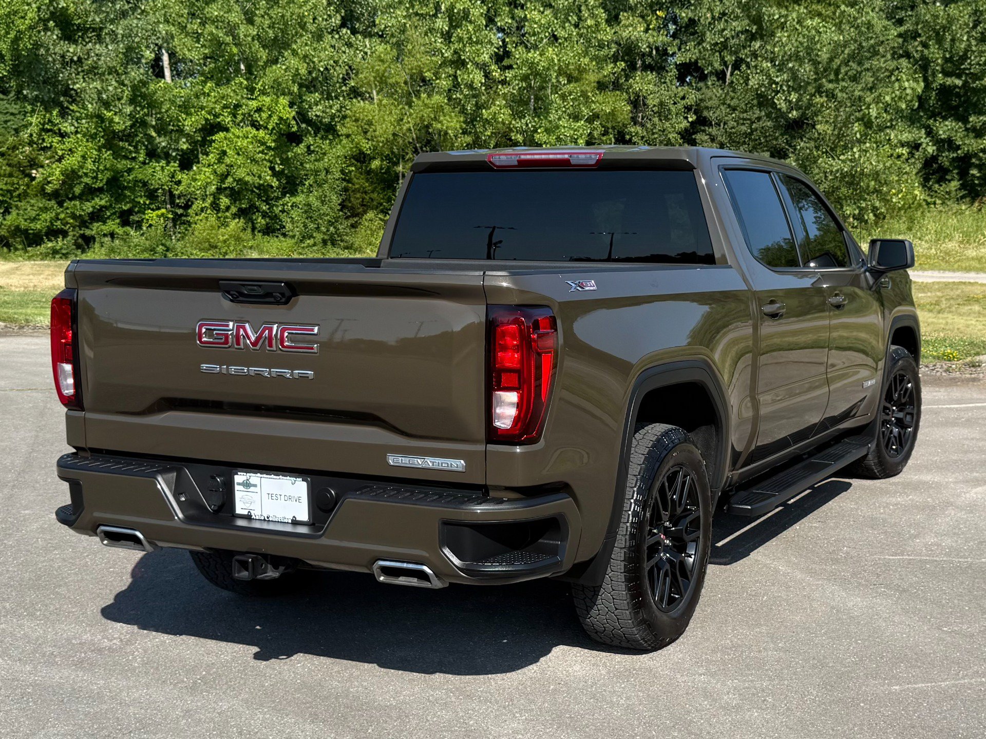 Used 2024 GMC Sierra 1500 Elevation w/ X31 Off-Road Package AWD/4WD image 3