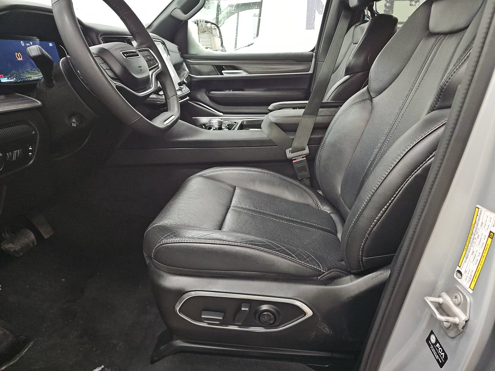 Used 2024 Jeep Wagoneer Series III AWD/4WD image 8