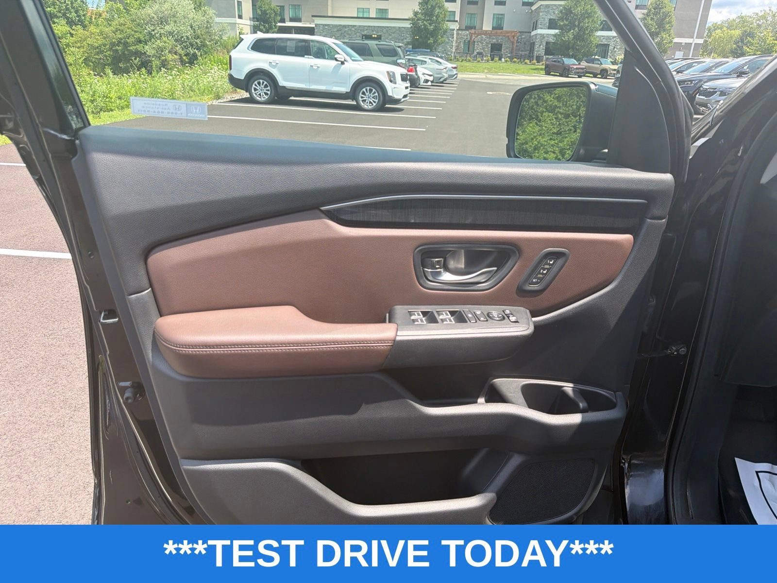 Used 2023 Honda Pilot Elite image 12