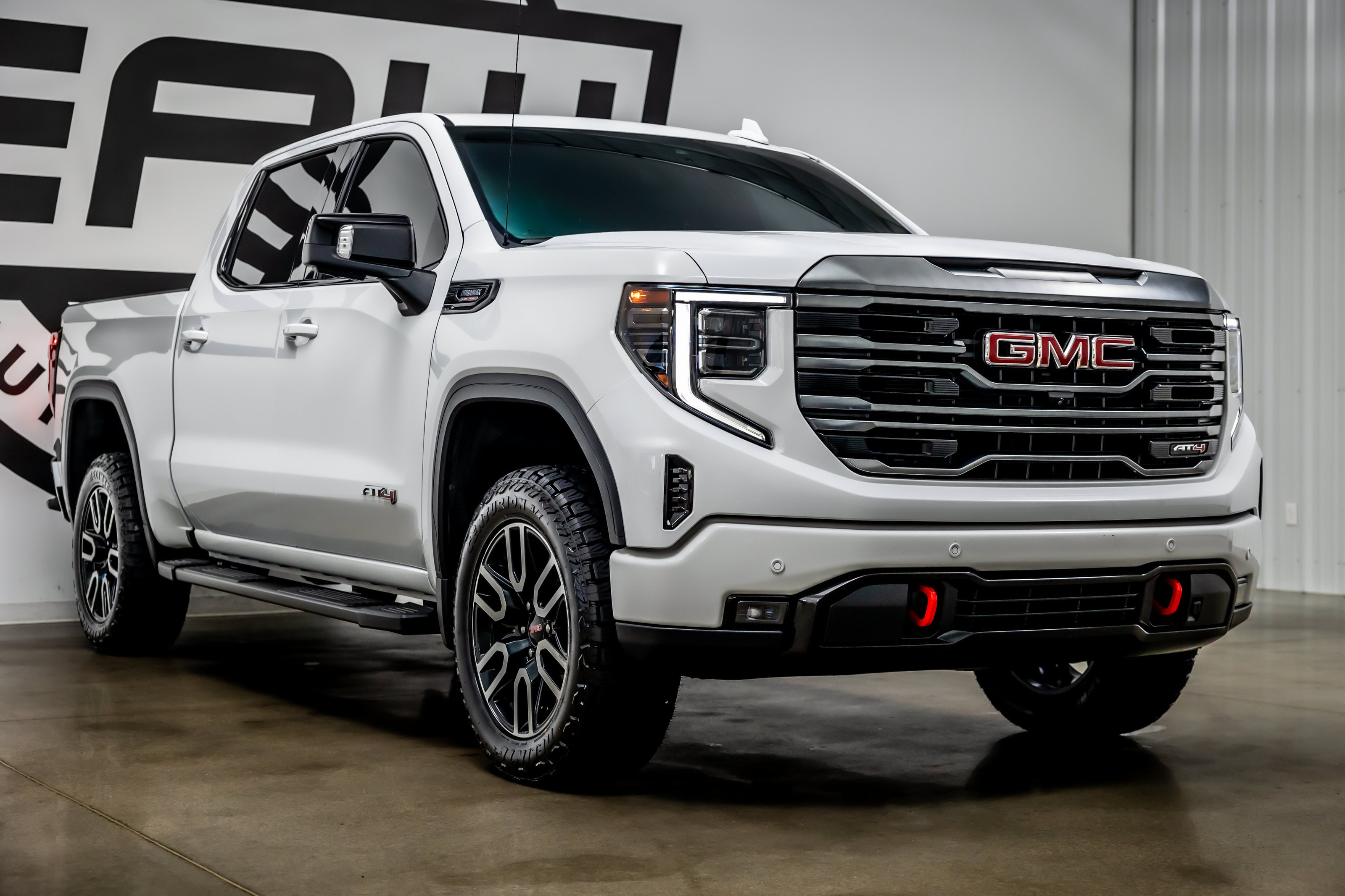 Used 2024 GMC Sierra 1500 AT4 w/ Technology Package AWD/4WD image 29