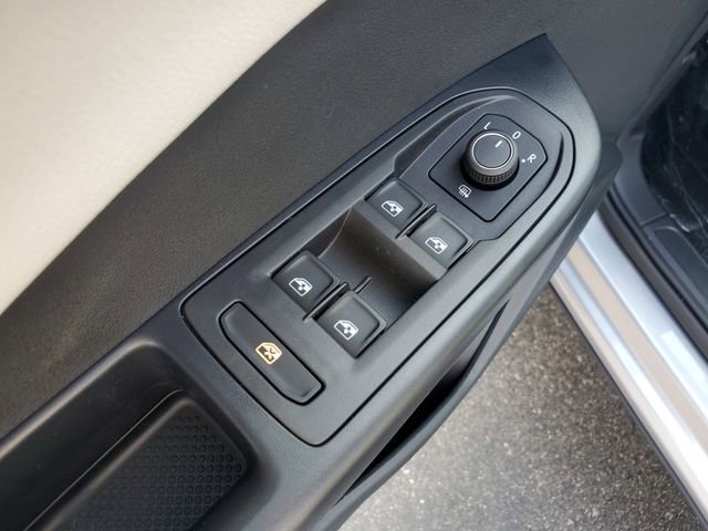 New 2025 Volkswagen Taos S image 13