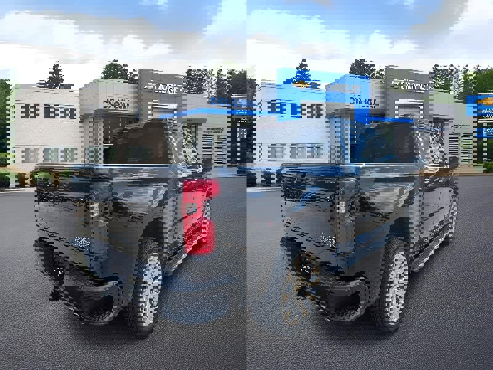 Used 2019 Chevrolet Silverado 1500 High Country w/ Technology Package image 4