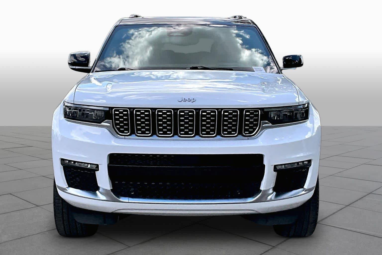 Used 2024 Jeep Grand Cherokee L Summit w/ Advanced Protech Group IV AWD/4WD image 4