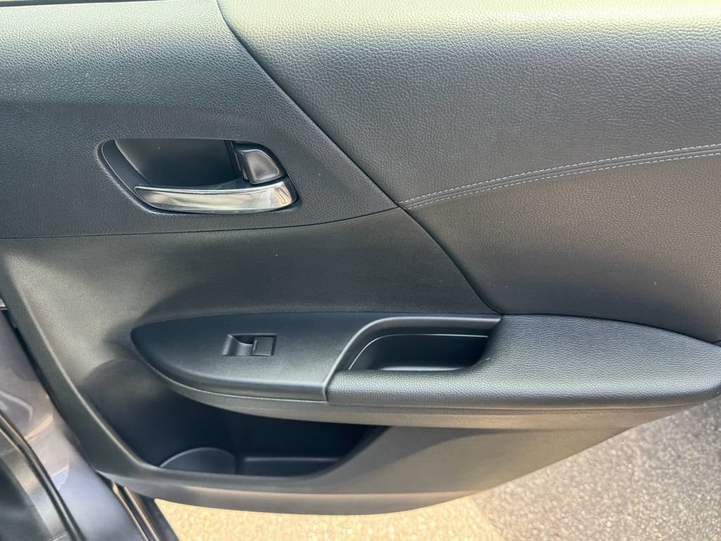 Used 2013 Honda Accord Sport image 32