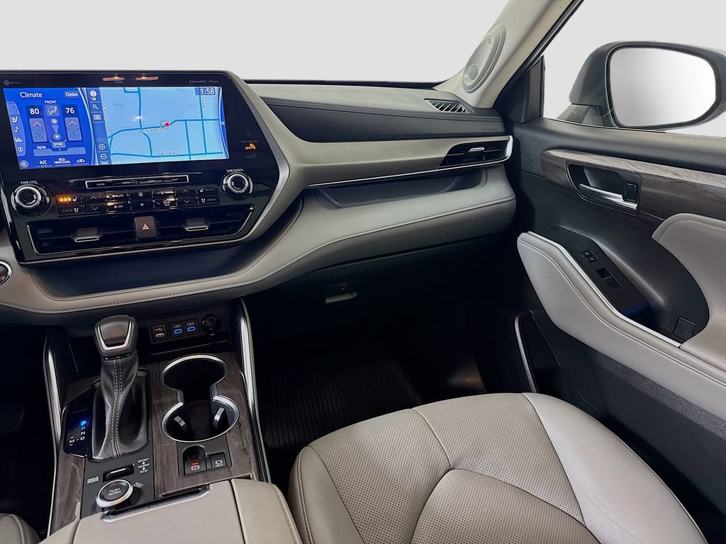 Used 2022 Toyota Highlander Limited image 24
