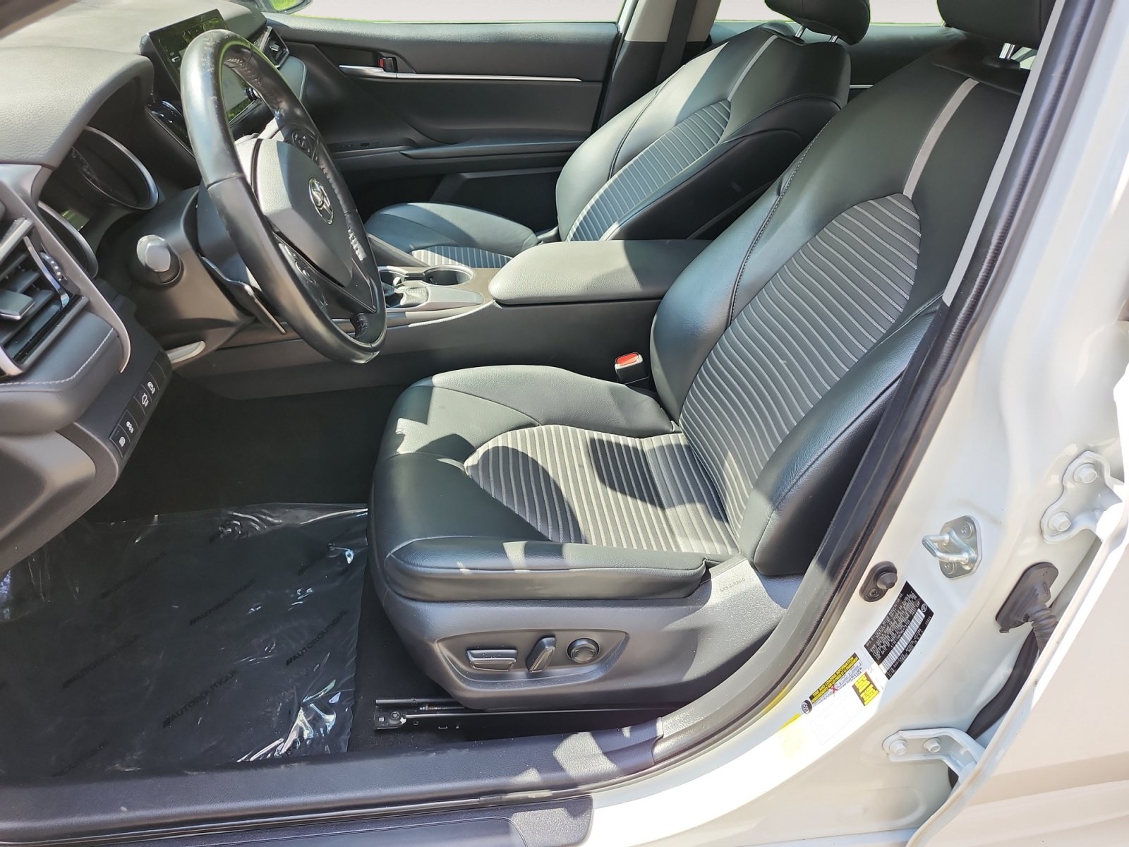 Used 2021 Toyota Camry SE FWD image 9