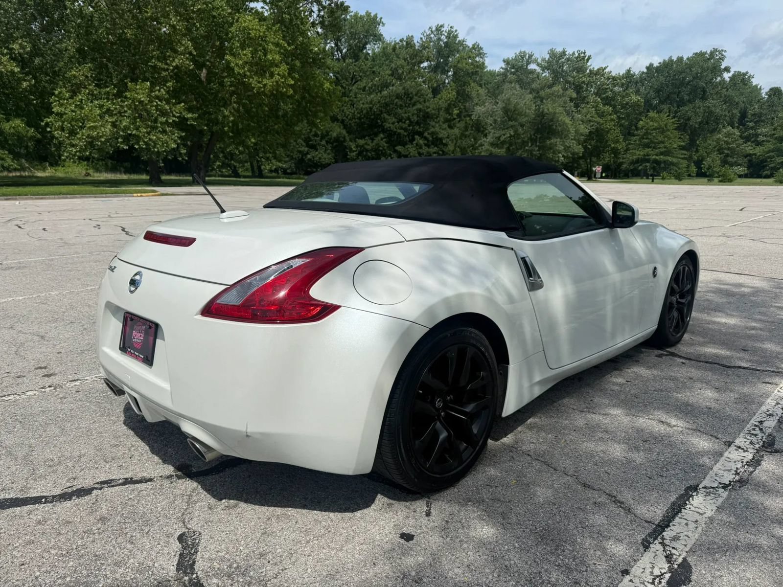 Used 2017 Nissan 370Z Touring RWD image 5