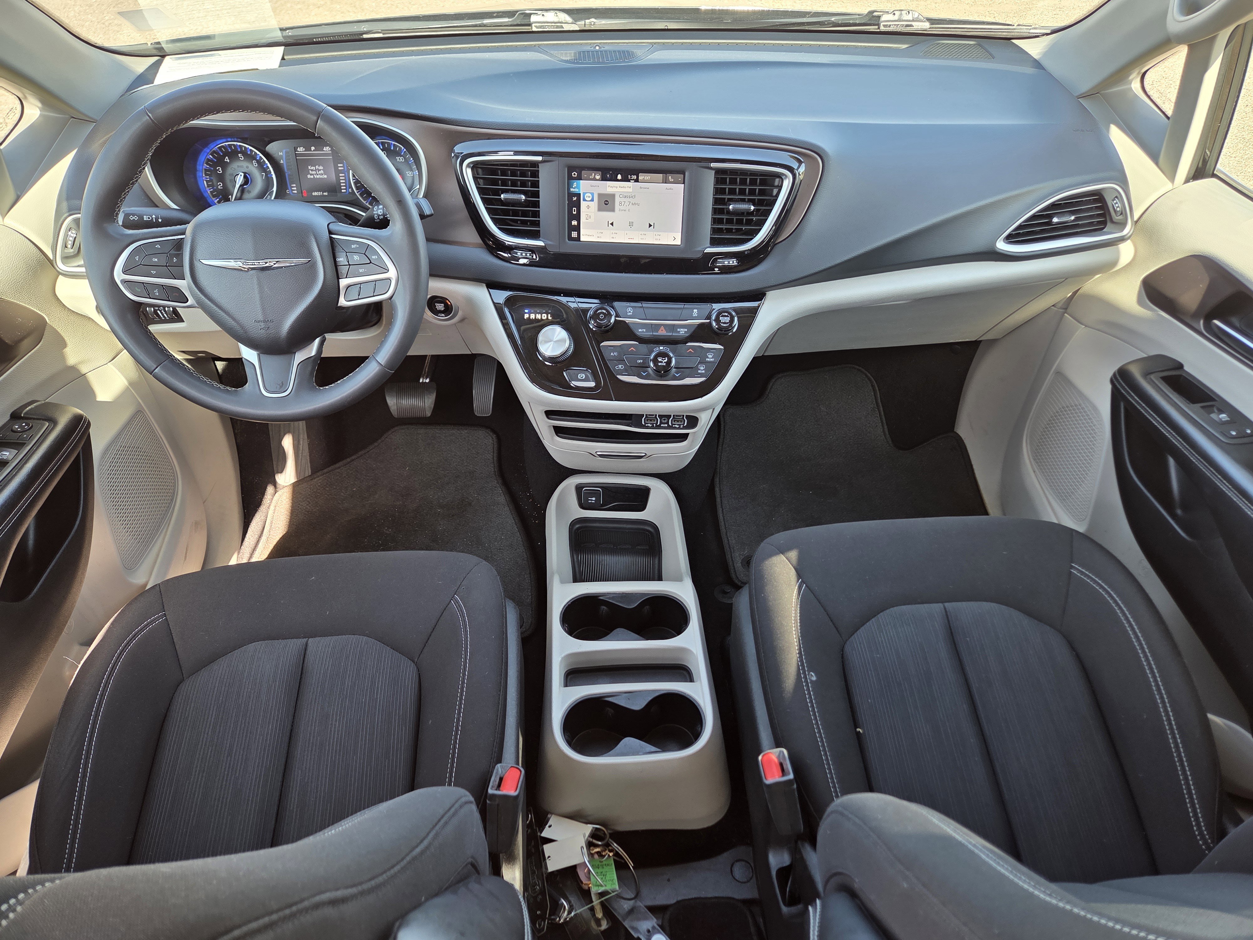 Used 2022 Chrysler Voyager LX image 19