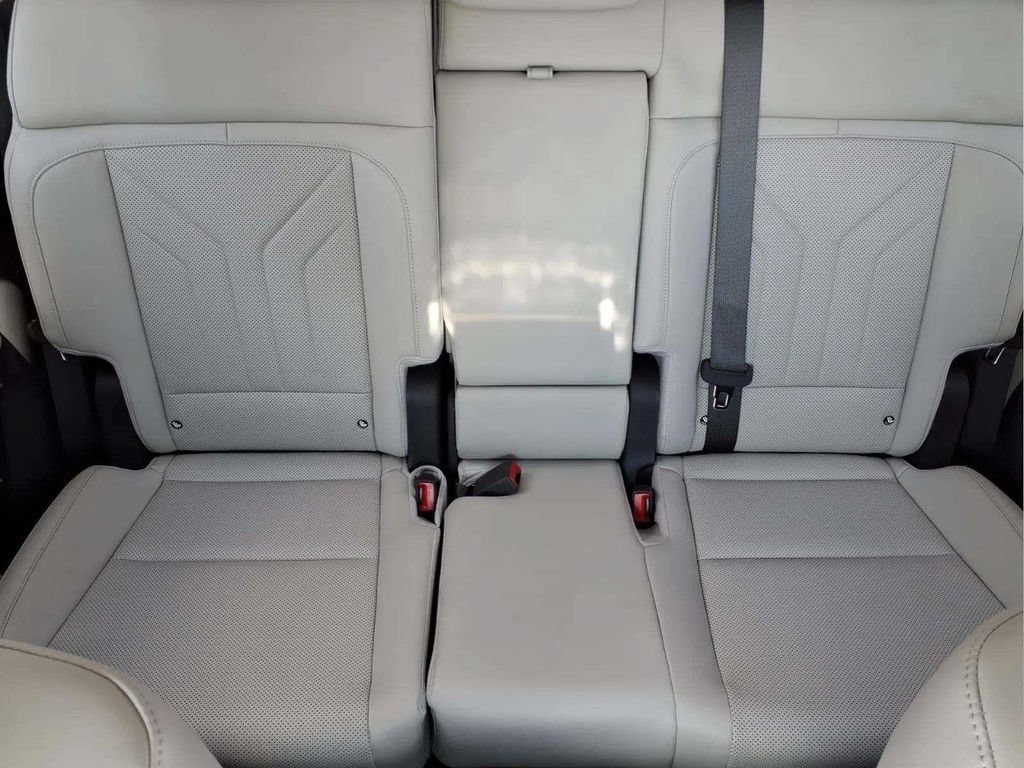 Used 2025 Hyundai Santa Fe SEL FWD image 16