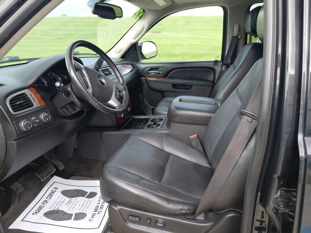 Used 2012 Chevrolet Suburban LT w/ Luxury Package AWD/4WD image 17