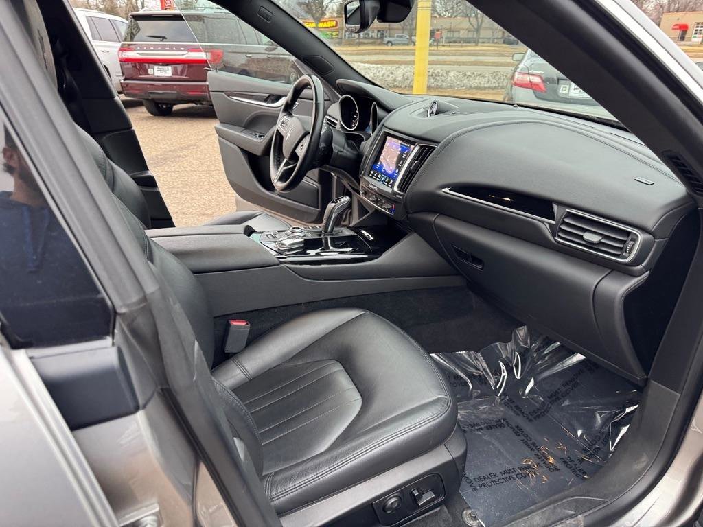 Used 2019 Maserati Levante image 32