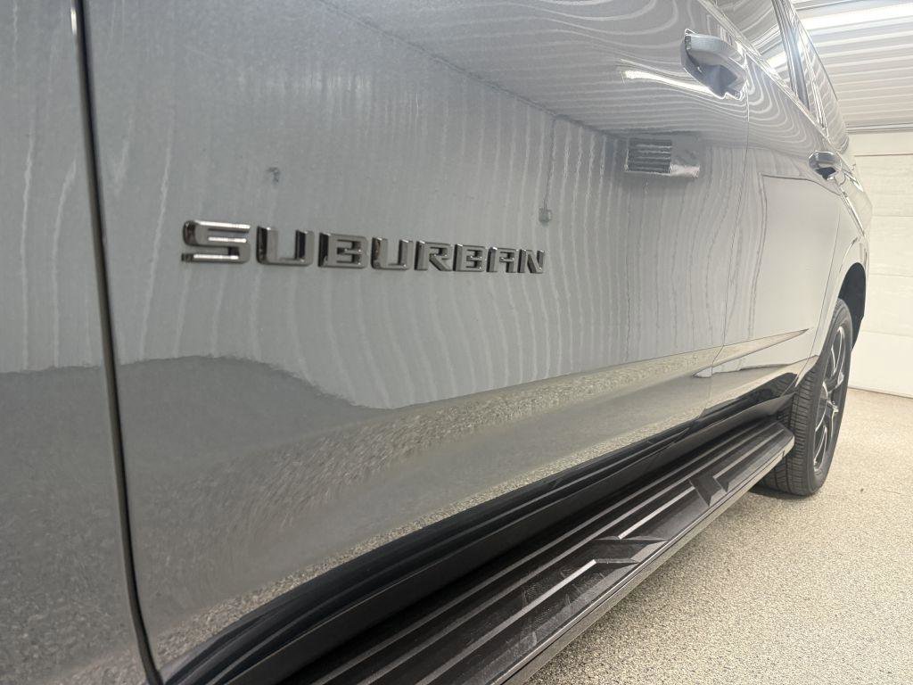 Used 2021 Chevrolet Suburban RST AWD/4WD image 8