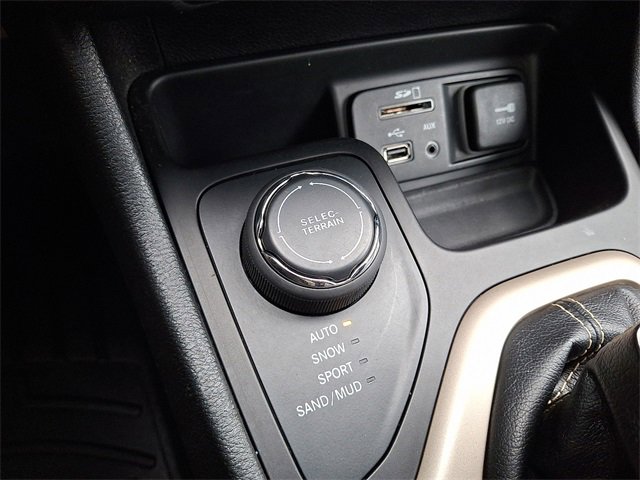 Used 2018 Jeep Cherokee Limited image 19