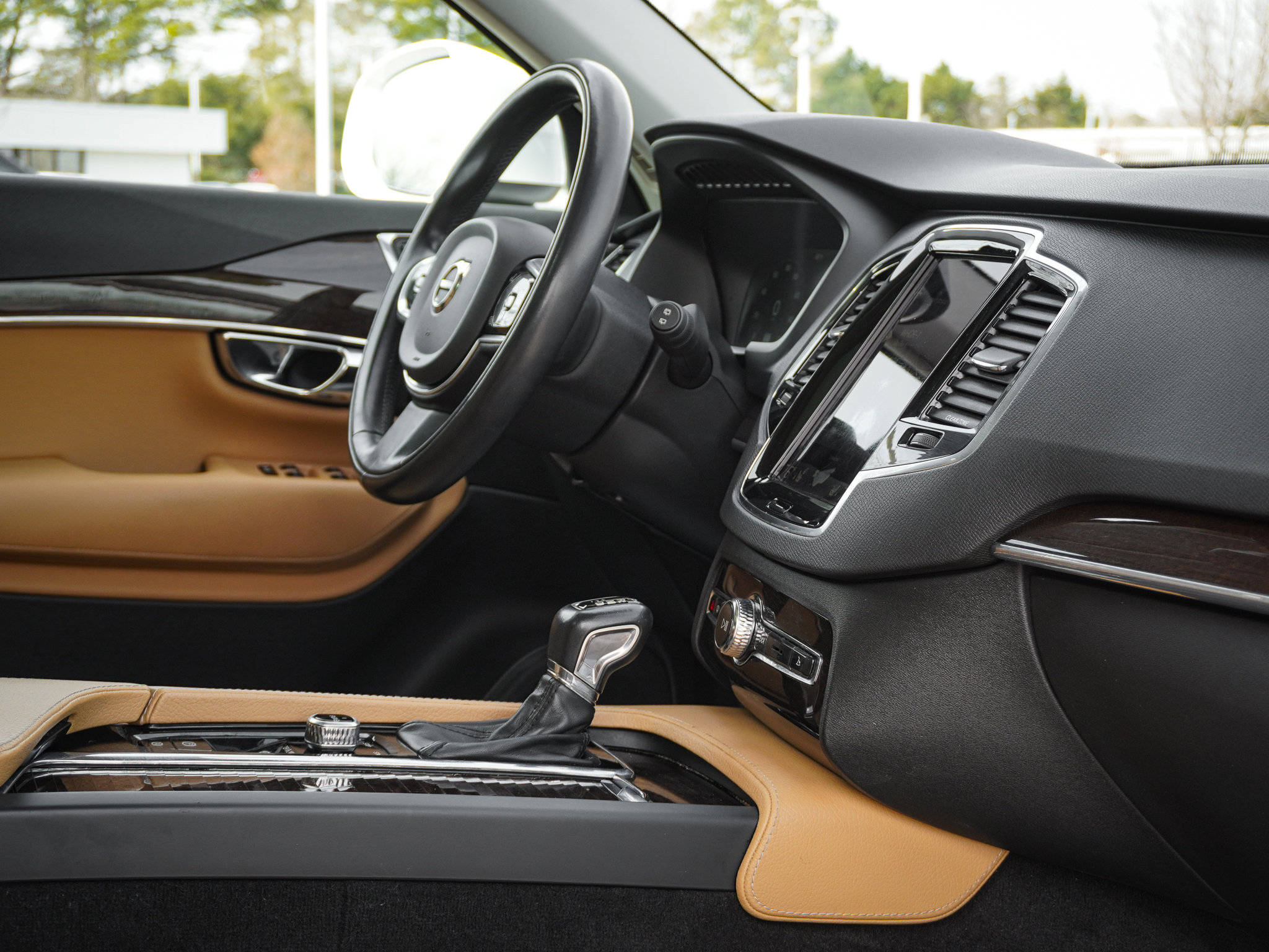 Used 2016 Volvo XC90 T6 Momentum w/ Protection Package Plus image 35