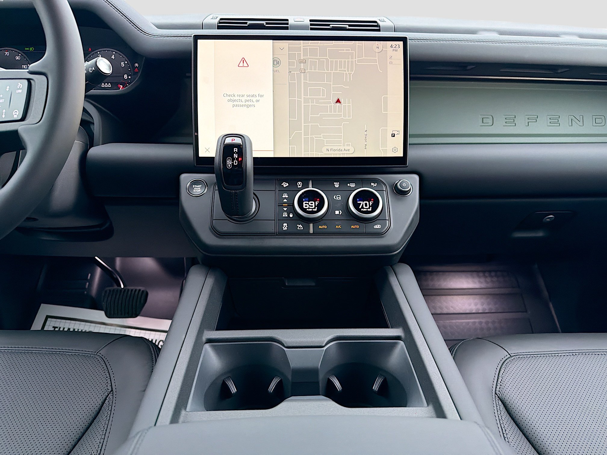 New 2026 Land Rover Defender 110 Trophy Edition AWD/4WD image 18