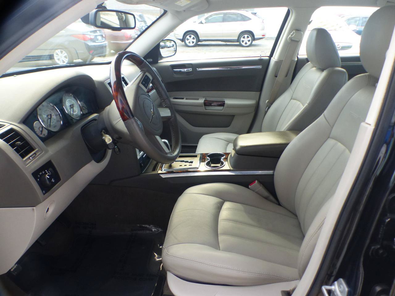 Used 2009 Chrysler 300 C w/ Protection Group II RWD image 19