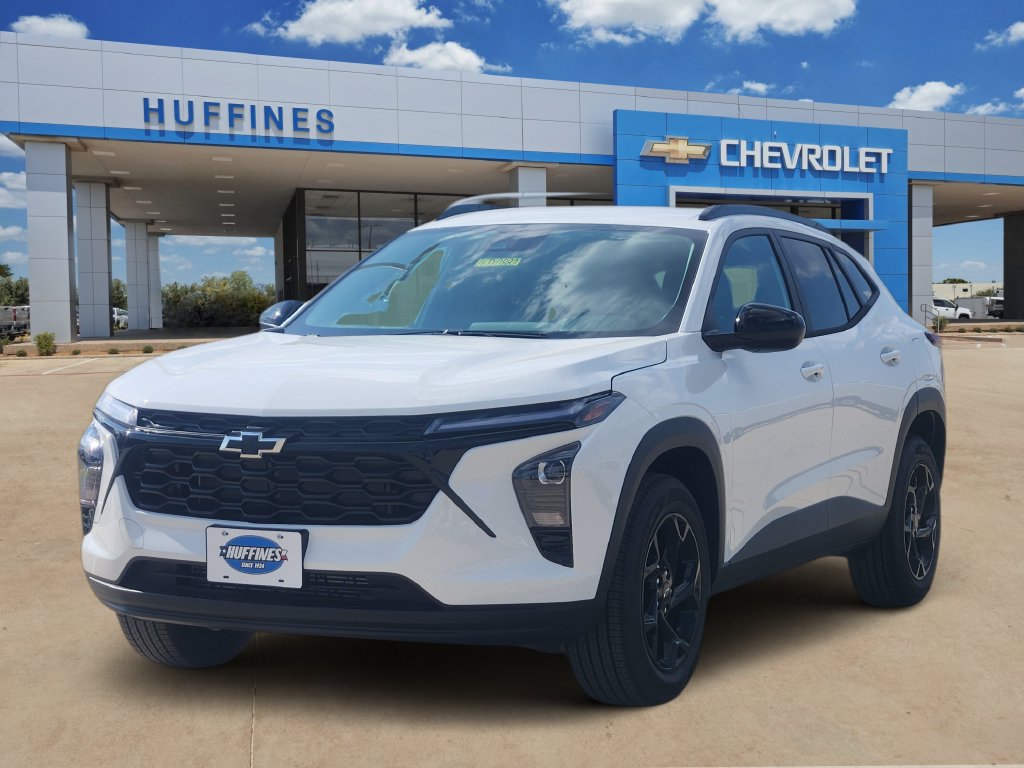 New 2026 Chevrolet Trax LT w/ Driver Confidence Package FWD image 2