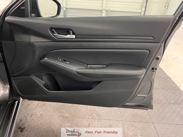 Used 2025 Nissan Altima 2.5 SV FWD image 40