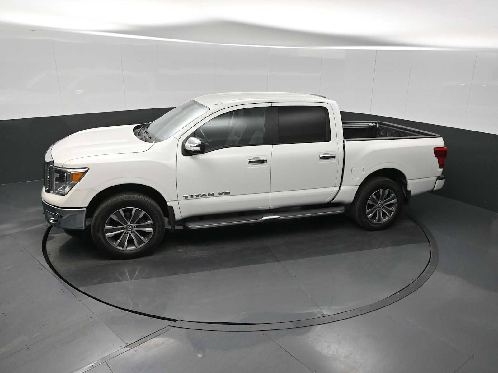 Used 2019 Nissan Titan SL image 18