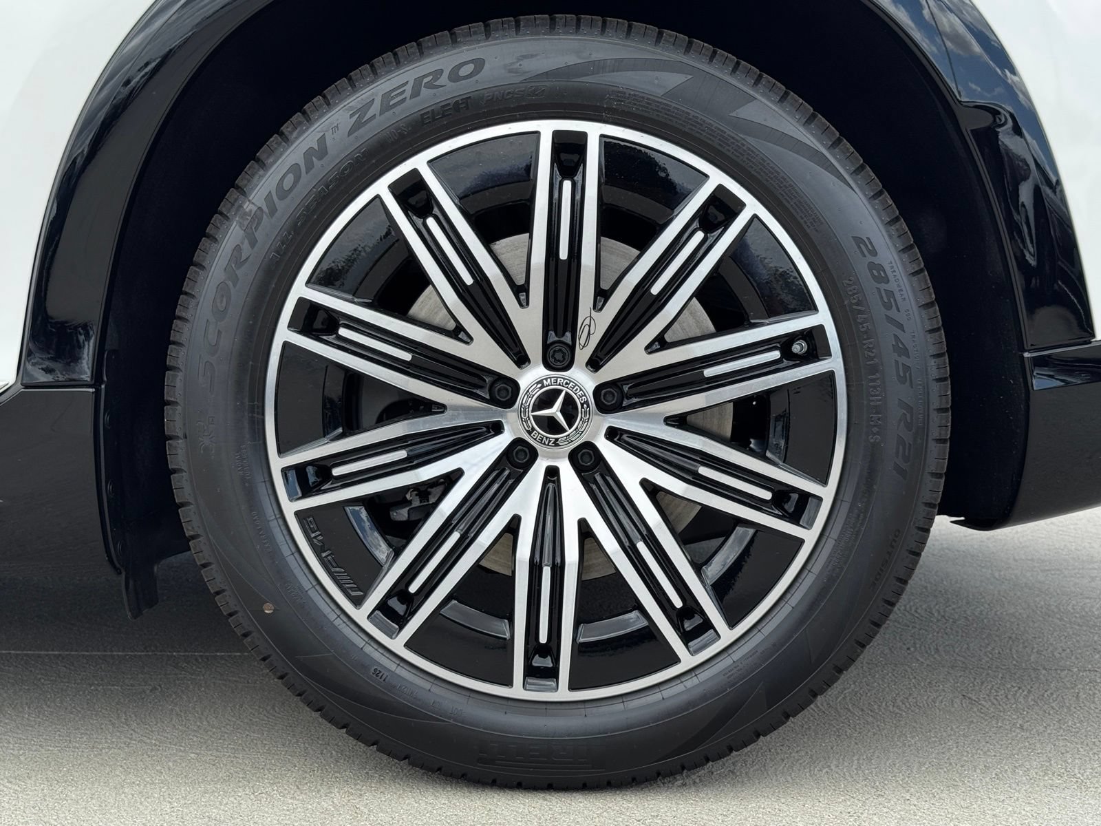 New 2026 Mercedes-Benz EQS 400 4MATIC SUV image 17