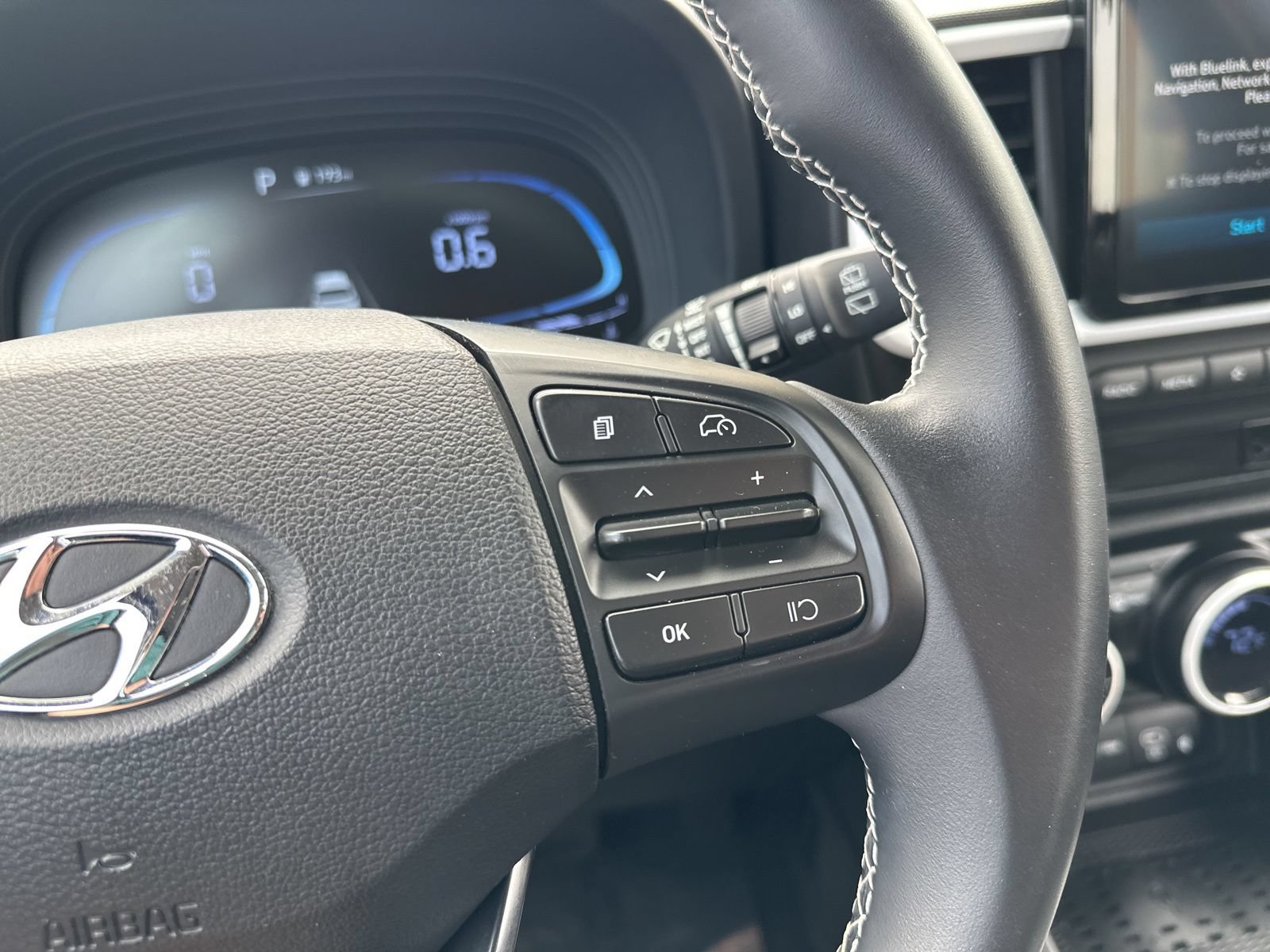 Used 2023 Hyundai Venue Limited FWD image 39