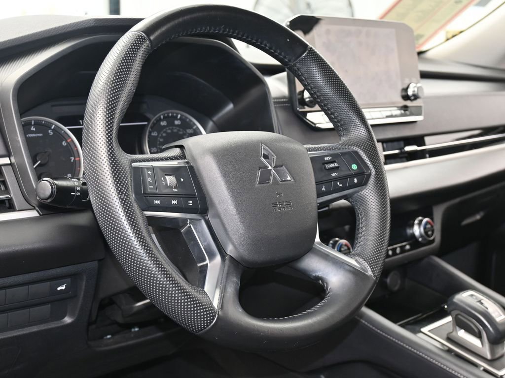 Used 2023 Mitsubishi Outlander SE image 14