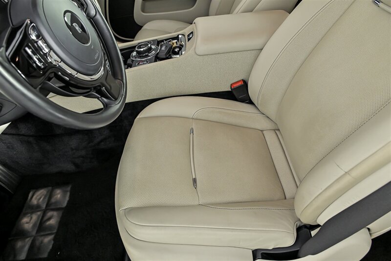Used 2015 Rolls-Royce Wraith RWD image 18