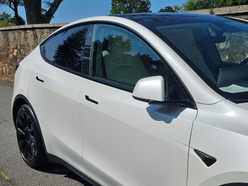 Used 2022 Tesla Model Y Long Range AWD/4WD image 21