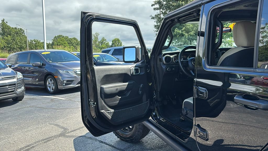 Used 2023 Jeep Gladiator Sport image 11