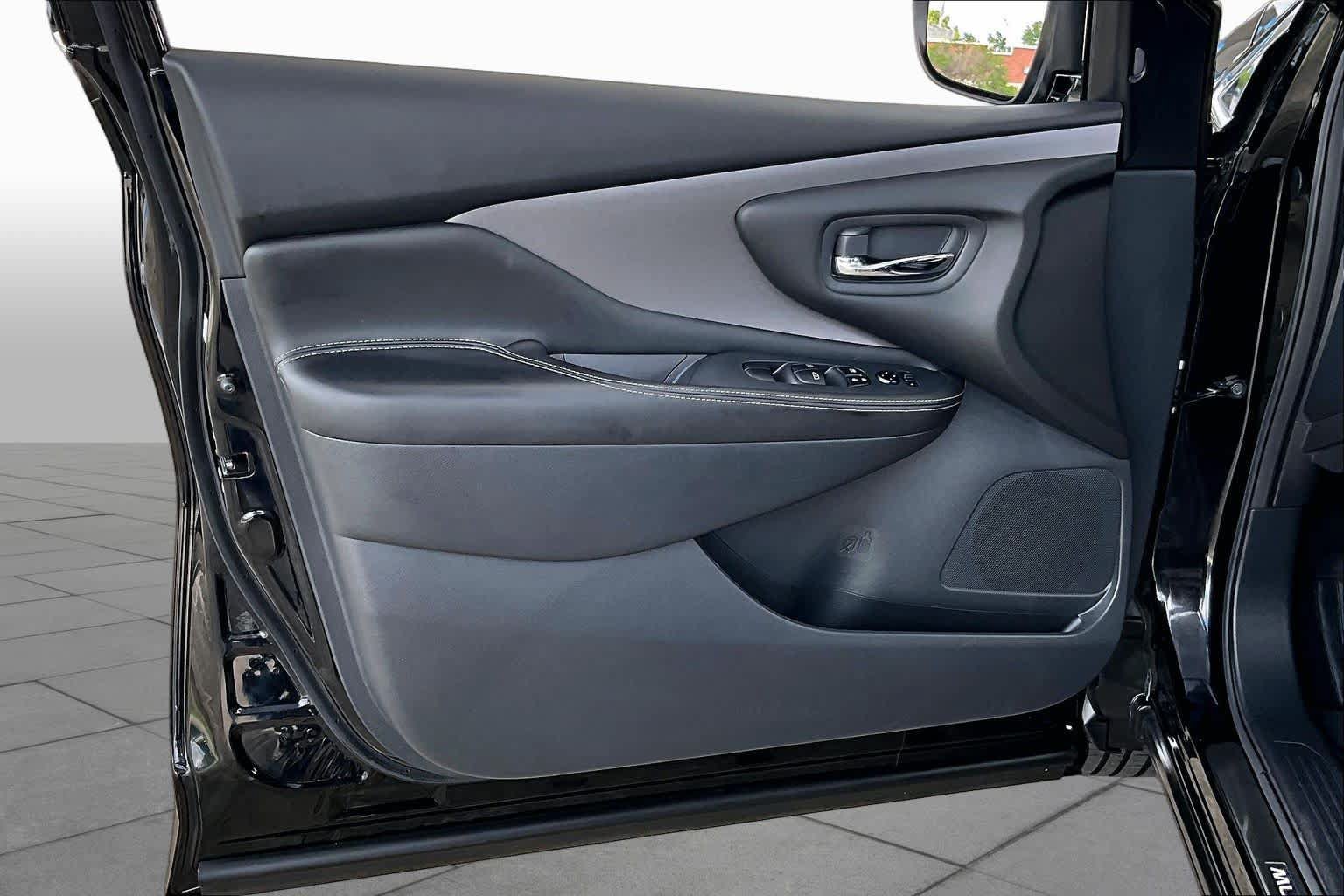 Used 2023 Nissan Murano SV w/ SV Midnight Edition Package FWD image 22