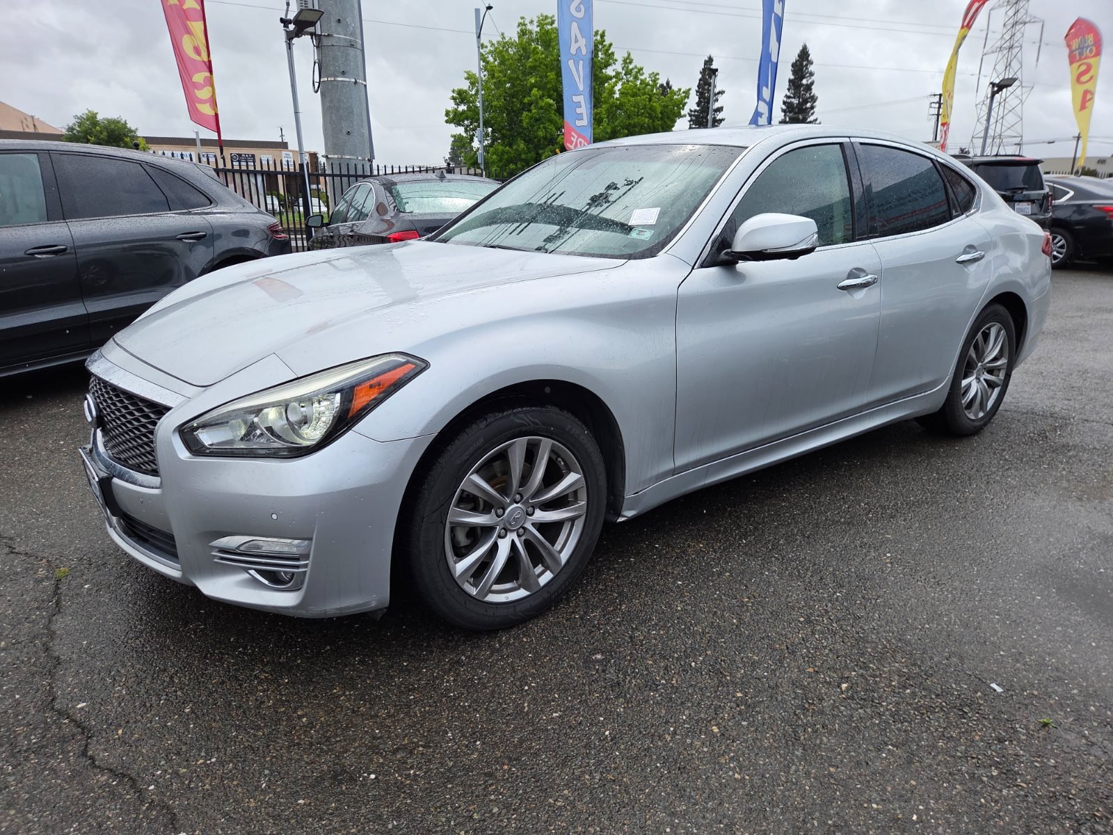 Used 2016 INFINITI Q70 3.7 RWD image 1