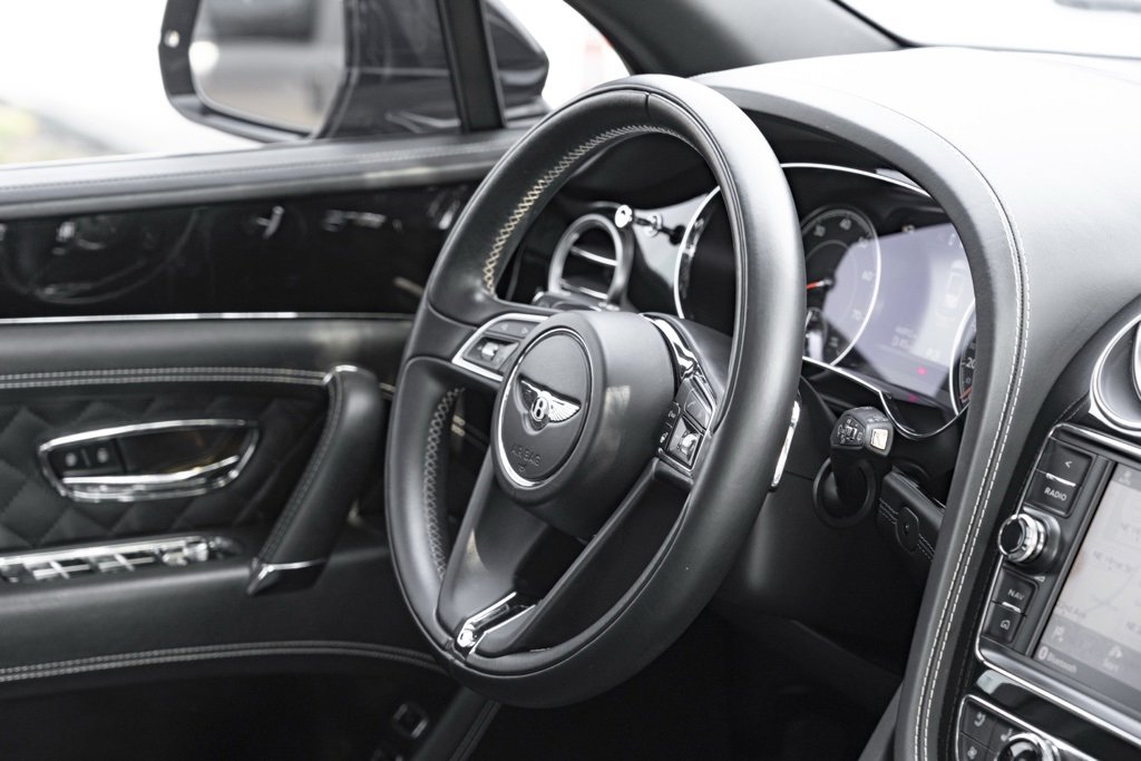 Used 2018 Bentley Bentayga image 37