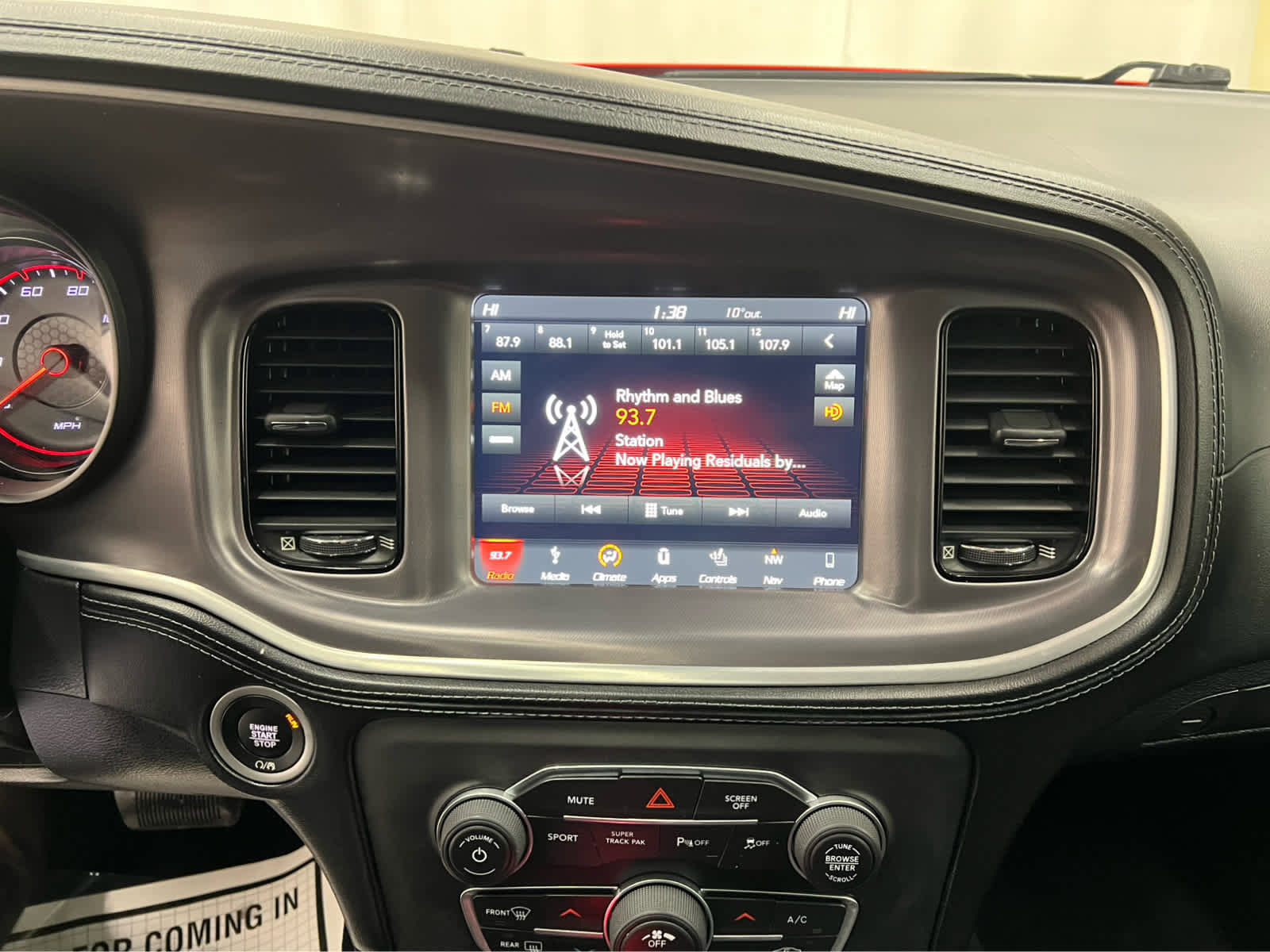 Used 2019 Dodge Charger SXT w/ Plus Group image 26