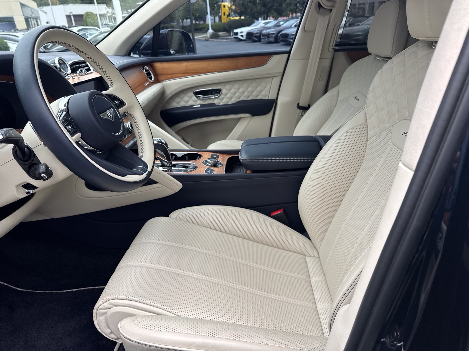 Certified 2023 Bentley Bentayga AWD/4WD image 6