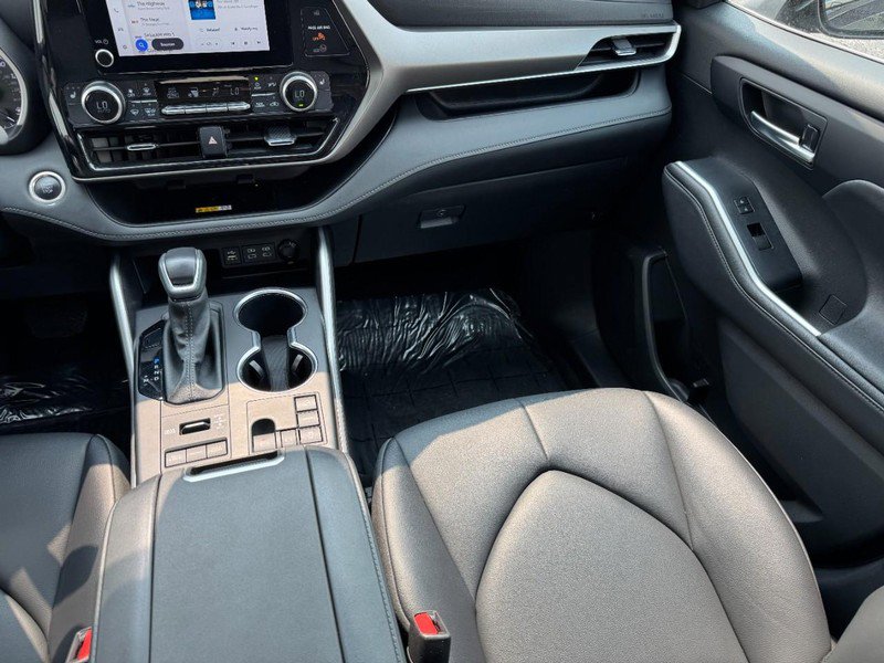Certified 2024 Toyota Highlander XLE image 15