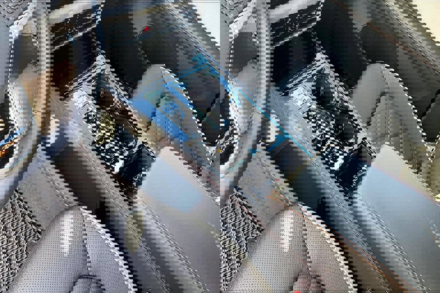 Certified 2024 Volkswagen Atlas Peak Edition SE image 17