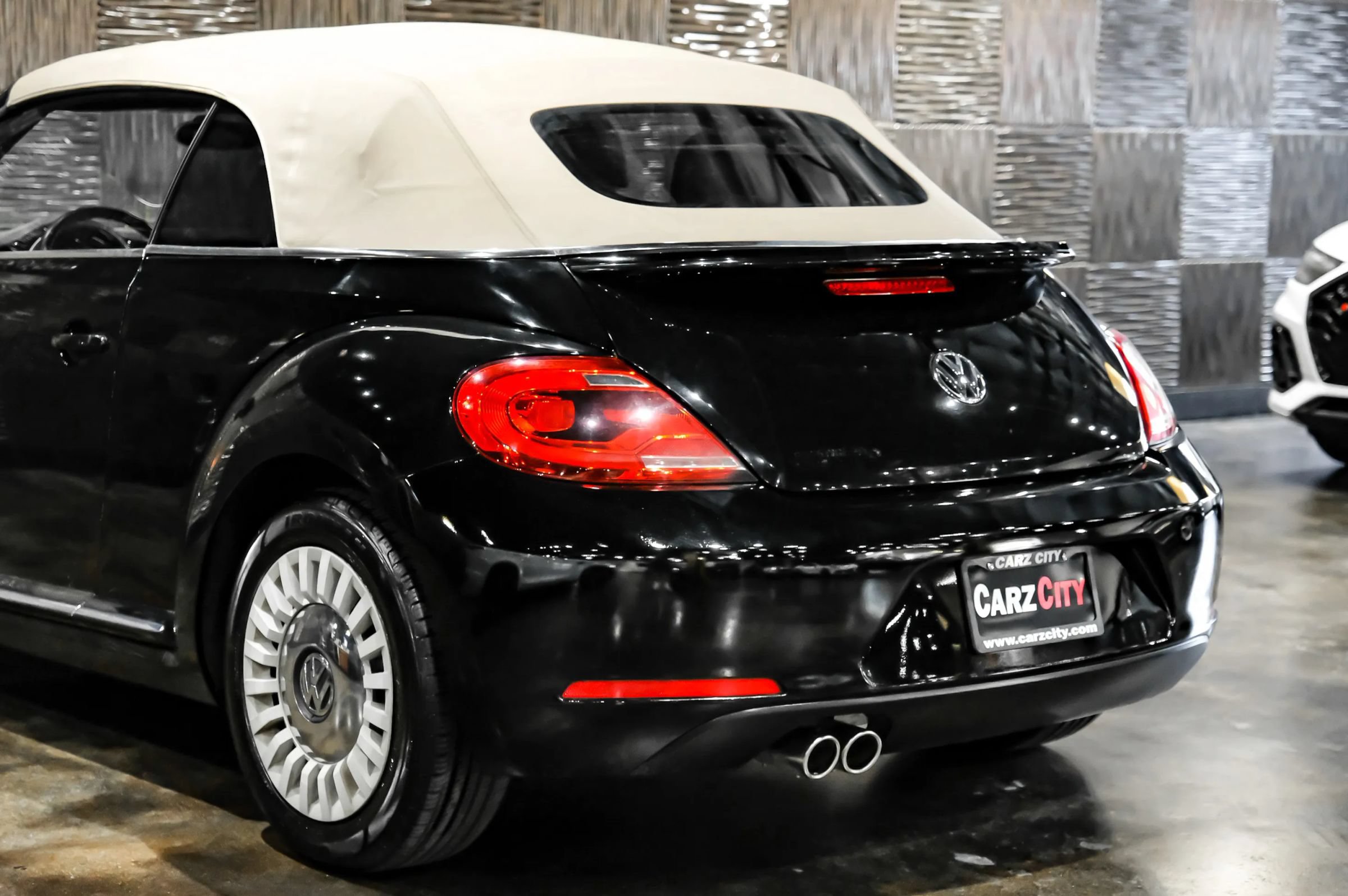 Used 2014 Volkswagen Beetle 2.5 FWD image 15