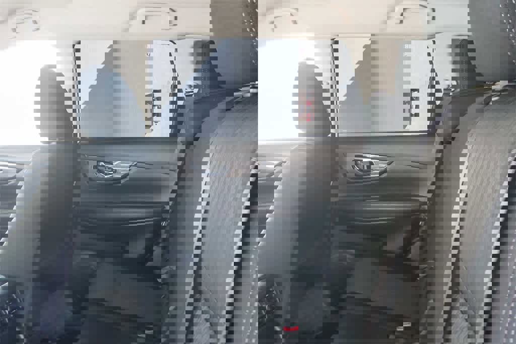 Used 2020 Nissan Rogue SV w/ Premium Package image 13