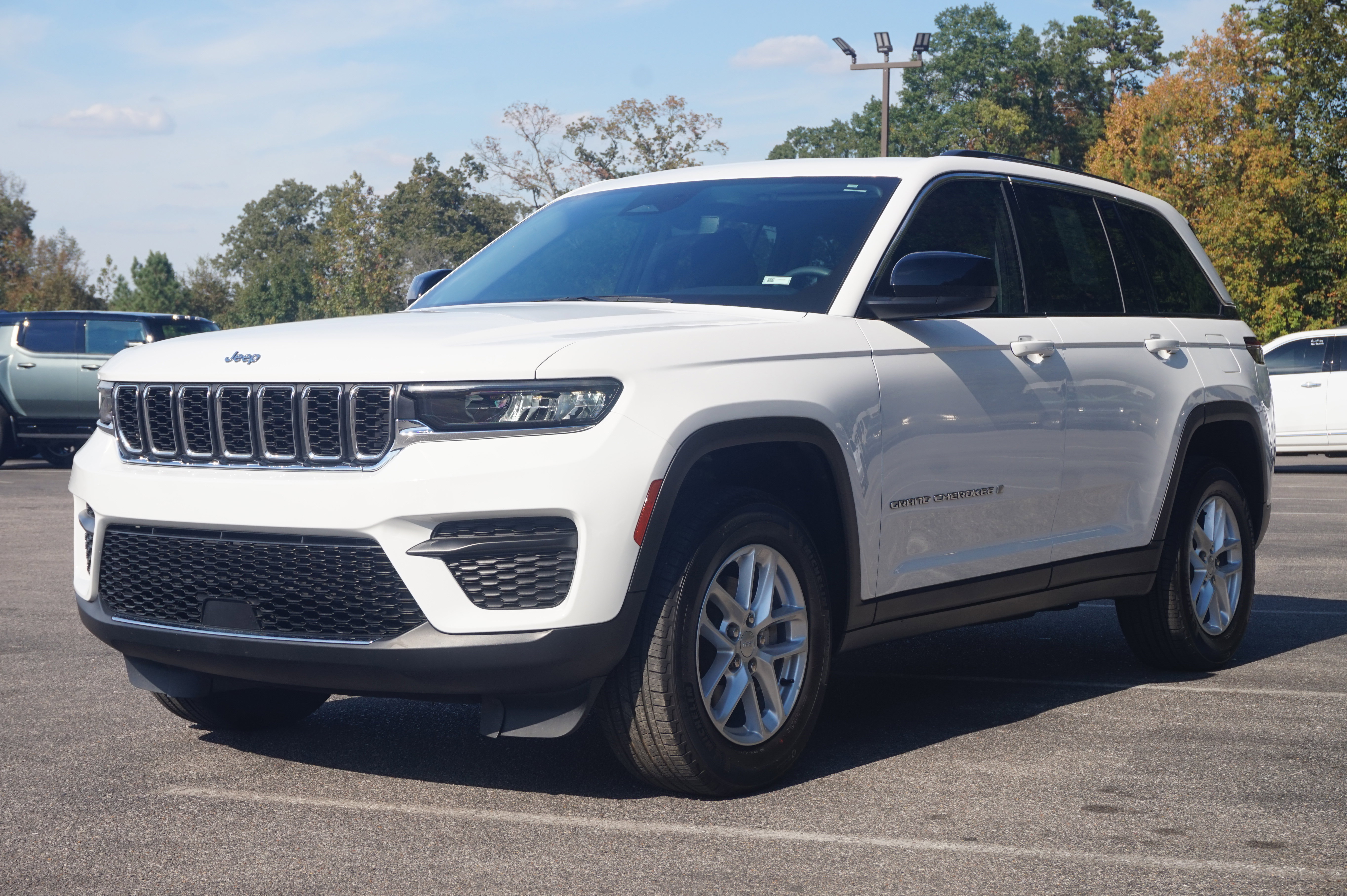 Used 2023 Jeep Grand Cherokee Laredo w/ Luxury Tech Group I image 5