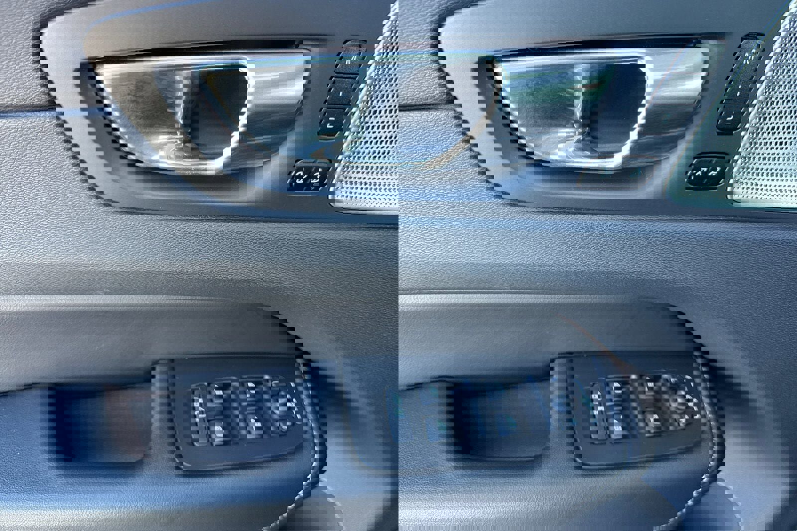 Certified 2023 Volvo XC60 T8 Ultimate image 15